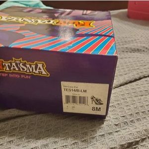 Brand New Never Worn Halloween Witchy Poo Shoes!!